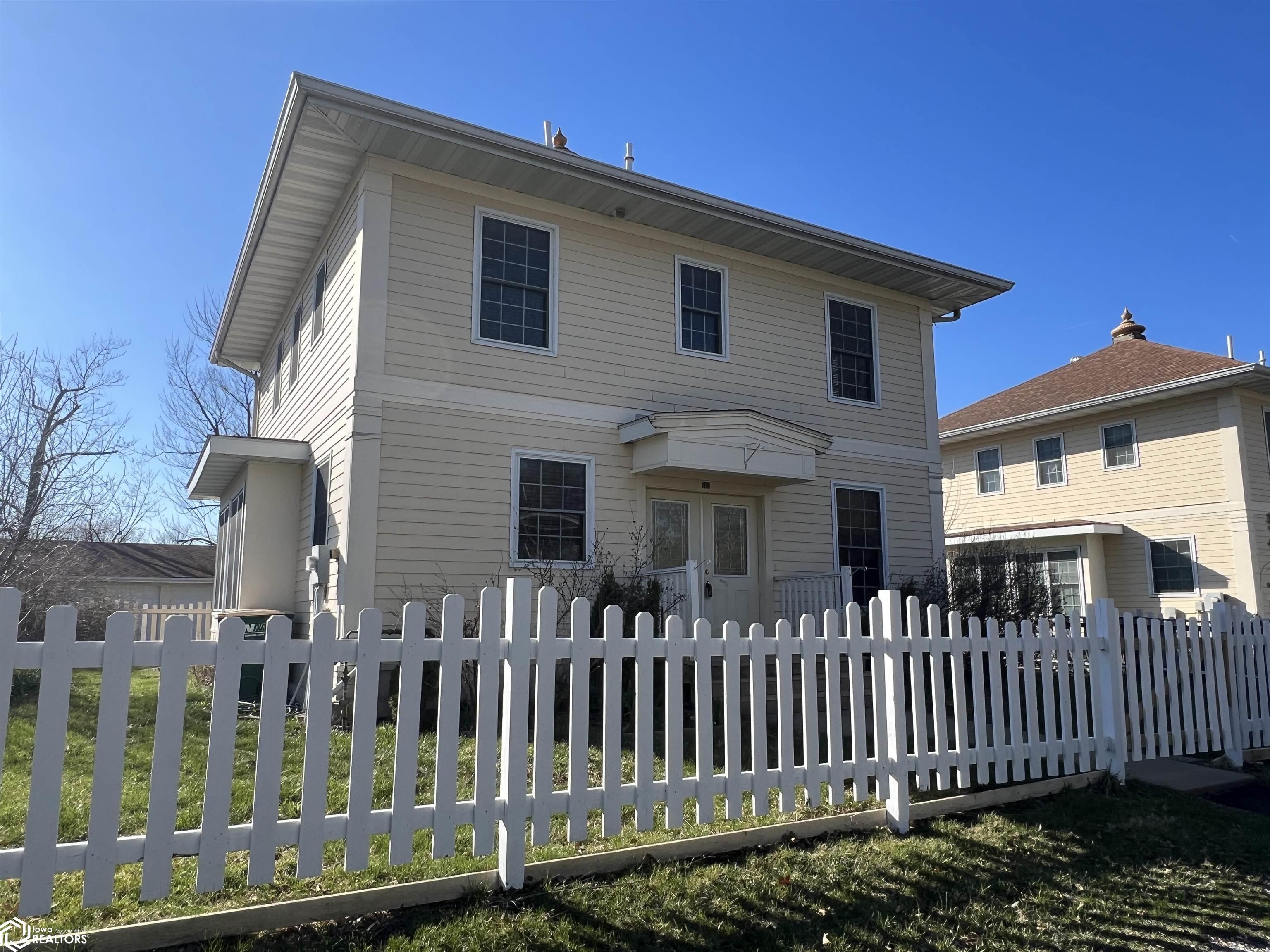 Orchard Pl, Fairfield, IA 52556