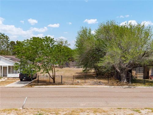 305 W Loeb St, Edinburg, TX, 78541-3335 | Card Image