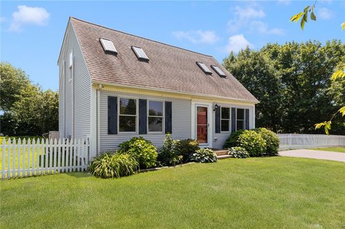 208 W View Rd, Middletown, RI, 02842-7936 | Card Image
