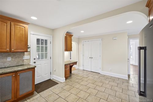 apt-2-381 Bedford Rd, Pleasantville, NY, 10570-3050 | Card Image