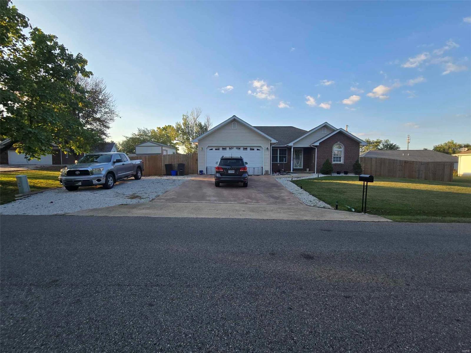 Springfield St, Saint James, MO 65559