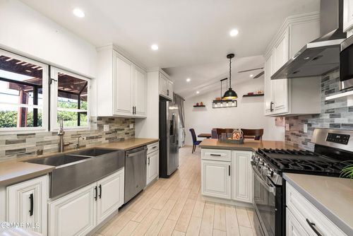 20158 Septo St, Chatsworth, CA, 91311-3945 | Card Image