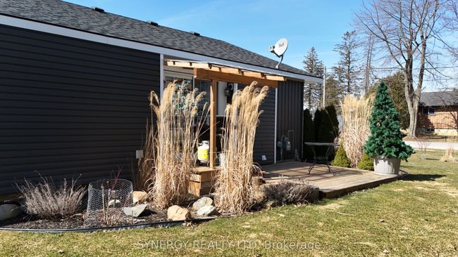 7953 Railroad Line, House other with 3 bedrooms, 2 bathrooms and 6 parking in Alvinston ON | Image 5