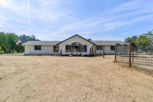 30833 Pennyroyal Ln, Prather, CA, 93651 | Card Image