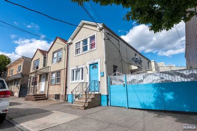 224 Chestnut Street, Home with 2 bedrooms, 2 bathrooms and null parking in Newark NJ | Image 2