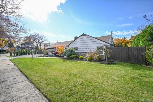 2 Meadow Ln, Rockville Centre, NY, 11570-3225 | Card Image