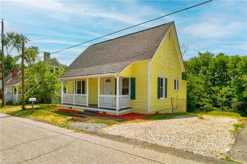 221 Young Ave Sw, Concord, NC, 28025-5222 | Card Image