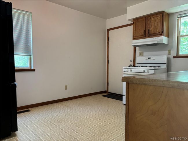 Kitchen | Image 11