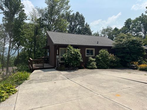 4607 Lyndale Rd, Altoona, PA, 16602-1545 | Card Image