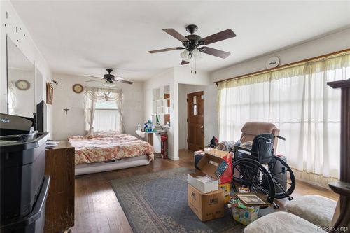 15975 Kinloch, Redford, MI, 48239-3860 | Card Image
