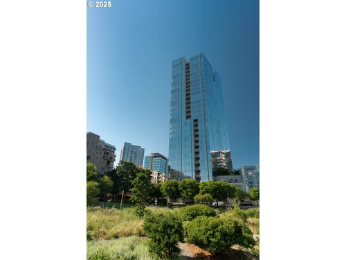 2512-1075 Nw Northrup St, Portland, OR, 97209-3682 | Card Image