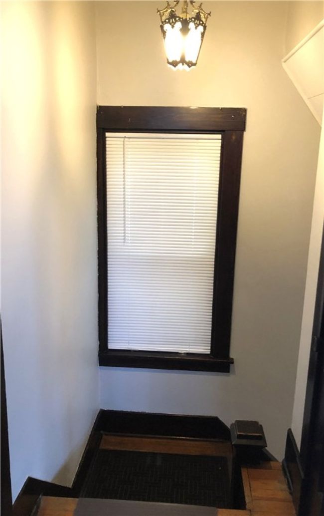 2 - 5127 Liberty Ave, Condo with 2 bedrooms, 1 bathrooms and 2 parking in Bloomfield PA | Image 4