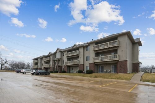unit-124-250 Cimarron Dr, Hiawatha, IA, 52233-1463 | Card Image
