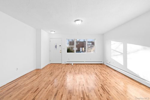 14027 Coombs St, Springfield Gardens, NY, 11413-2675 | Card Image