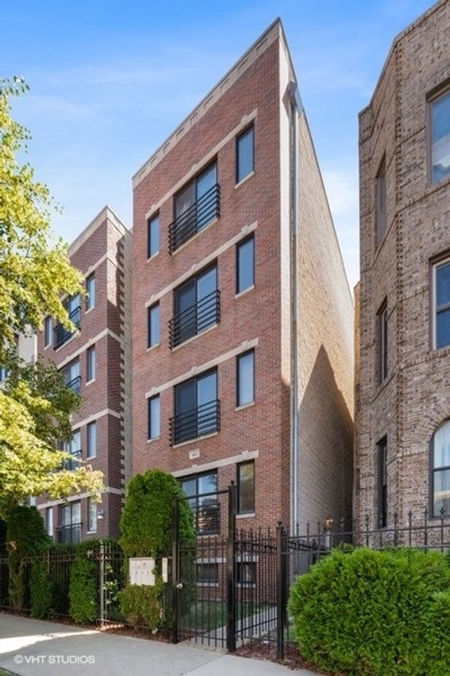 2 - 4815 S Champlain Avenue, Condo with 3 bedrooms, 2 bathrooms and 1 parking in Chicago IL | Image 1