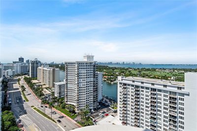 PH-3 - 5757 Collins Ave, Condo with 2 bedrooms, 2 bathrooms and null parking in Miami Beach FL | Image 2