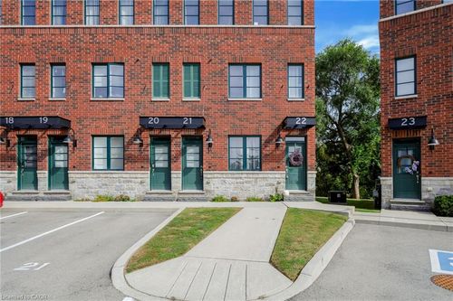 22-290 Barton St W, Hamilton, ON, L8R3P3 | Card Image