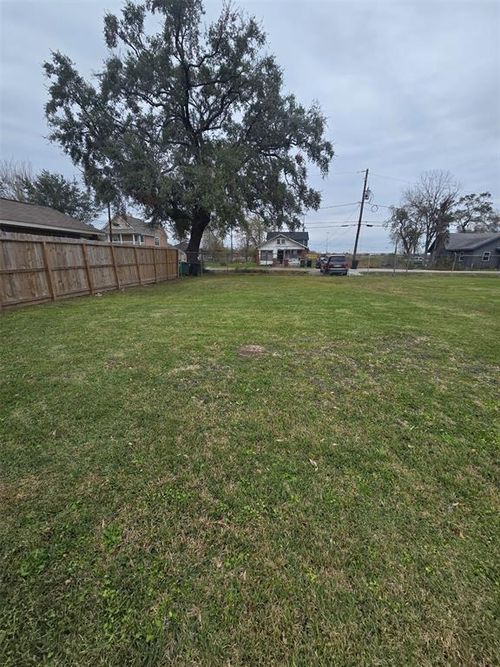 4520 Nichols St, Houston, TX, 77020-2630 | Card Image