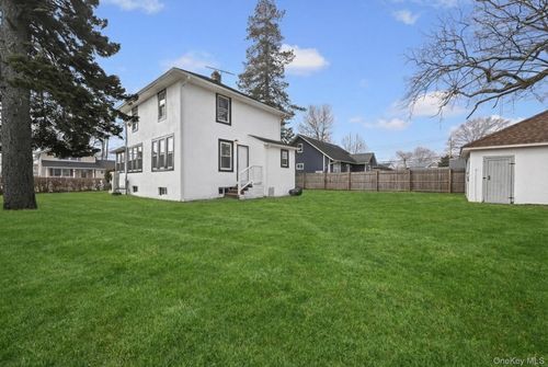 9 Joseph St, Bay Shore, NY, 11706-6910 | Card Image