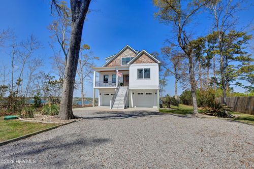 823 Chadwick Shores Dr, Sneads Ferry, NC, 28460-9211 | Card Image
