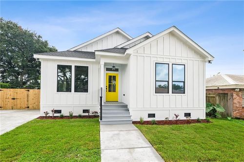 2417 Edgar Dr, Violet, LA, 70092-3215 | Card Image
