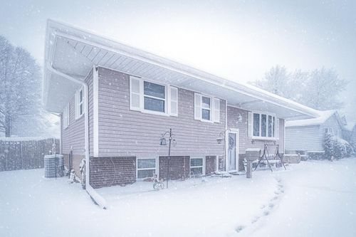 225 N Dwiggins St, Griffith, IN, 46319-2712 | Card Image