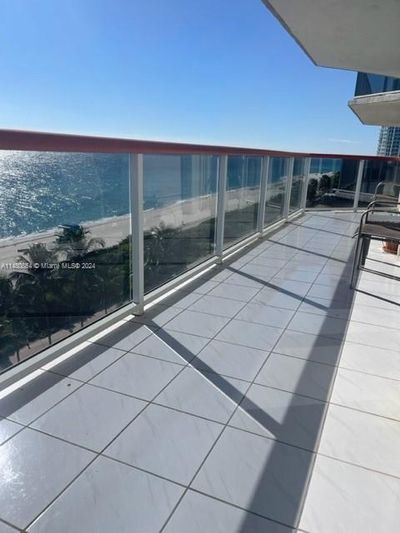 909 - 6767 Collins Ave, Condo with 2 bedrooms, 2 bathrooms and null parking in Miami Beach FL | Image 2