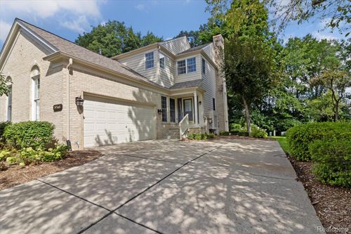 39568 Dun Rovin Dr, Northville, MI, 48168-3475 | Card Image