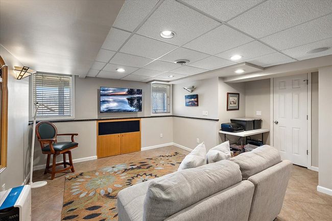 DAYLIGHT LOWER LEVEL FR | Image 33
