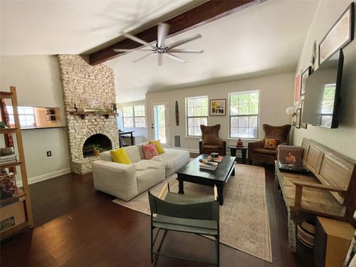 7018 Crosswood Dr, Austin, TX, 78745-5414 | Card Image