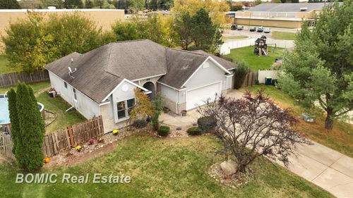 7871 Oak Ct, Birch Run, MI, 48415-9265 | Card Image