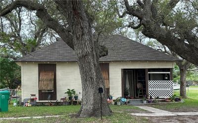 1051 S Whitney Street, House other with 3 bedrooms, 2 bathrooms and null parking in Aransas Pass TX | Image 2