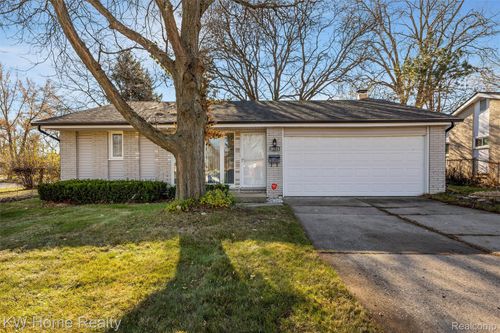 20125 Harbor Ln, Southfield, MI, 48076-4910 | Card Image