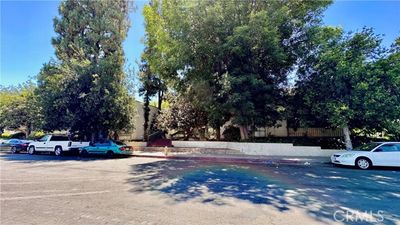 219 - International Avenue, Condo with 3 bedrooms, 2 bathrooms and 1 parking in Canoga Park CA | Image 1