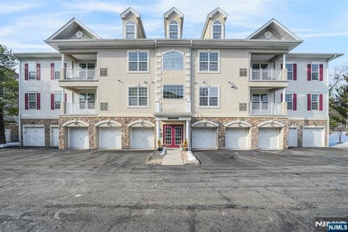 4 Cliff Rd, Woodland Park, NJ, 07424-4238 | Card Image