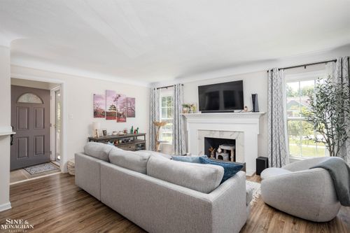 2008 Norwood Dr, Grosse Pointe Woods, MI, 48236-1746 | Card Image