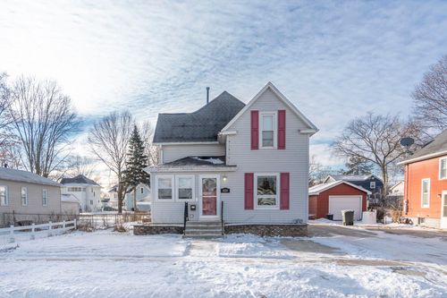 820 Bertch Ave, Waterloo, IA, 50702-3233 | Card Image