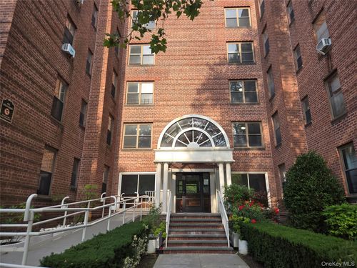 4b-2190 Brigham Street, New York, NY, 11229 | Card Image