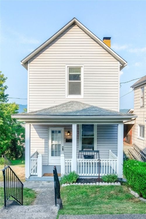 1418 4th Ave, Conway, PA, 15027-1418 | Card Image