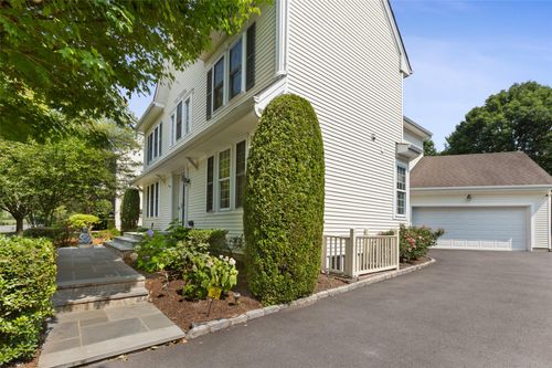 8 Legendary Cir, Port Chester, NY, 10573-1077 | Card Image