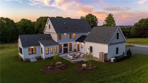 416 Bridgetown Rd, Saunderstown, RI, 02874-1400 | Card Image