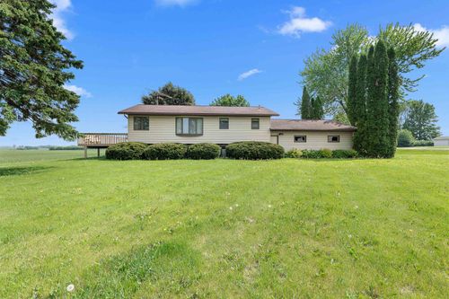 N12086 N Parish Rd, FOX LAKE, WI, 53933 | Card Image