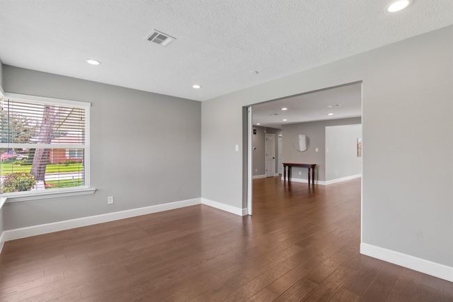 The flex room has continued engineered wood floors and canned lighting. This space can be used as an office, workout room or game room. | Image 7