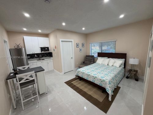 1-10100 Sw 159th Ave, Miami, FL, 33196-6122 | Card Image