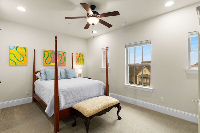 Bedroom with walk in closet and ensuite bathroom. | Image 27