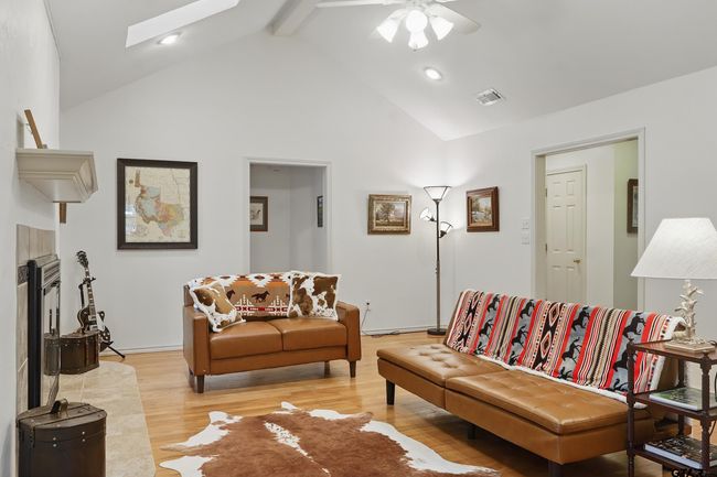 414 Winding Ln, House other with 3 bedrooms, 2 bathrooms and null parking in Mt Vernon TX | Image 11