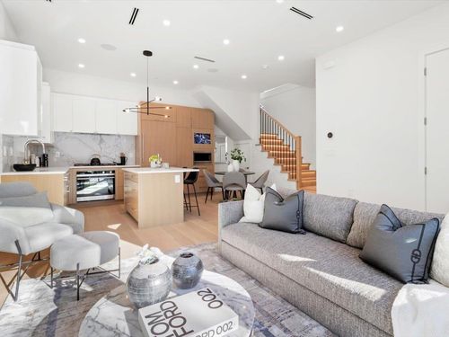 4687 W 15th Ave, Vancouver, BC, V6R3B5 | Card Image