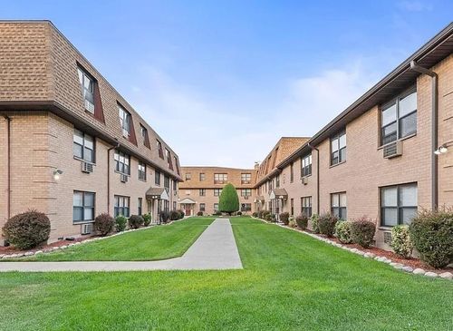 16-16 N End Dr, Secaucus, NJ, 07094-4045 | Card Image