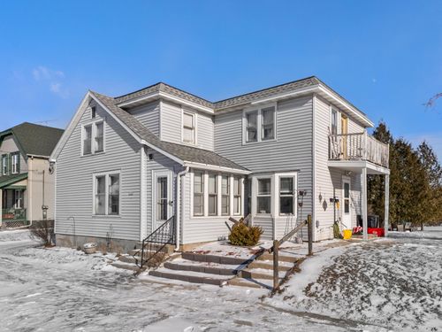 1129 S 20th St, Manitowoc, WI, 54220-4910 | Card Image