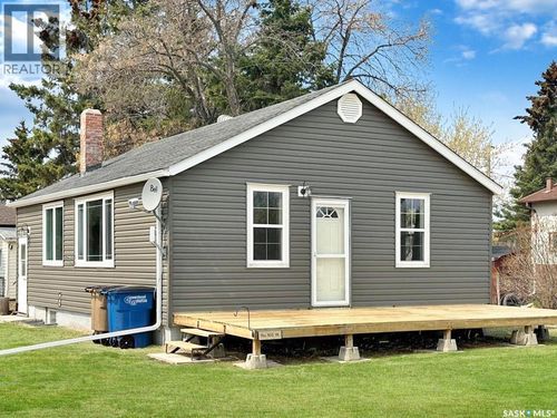 103 1 St W, Meath Park, SK, S0J1T0 | Card Image